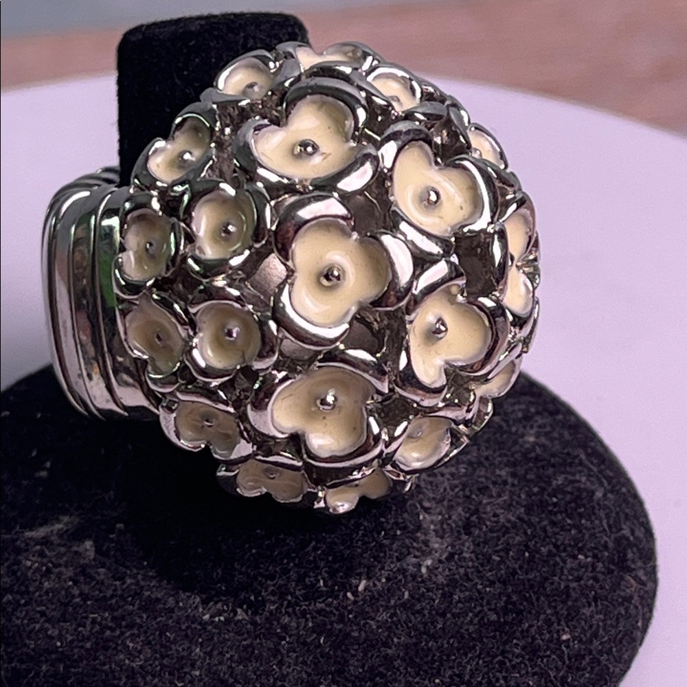 Large Cocktail Cream Floral enamel stretch Ring